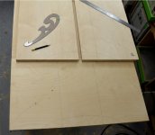 Cactus coat rack 04 -Marking arcs with the aid of a French curve -small.JPG