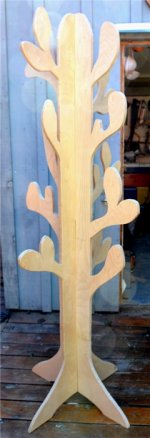 Cactus coat rack 08 -The two parts fit together well -small.JPG