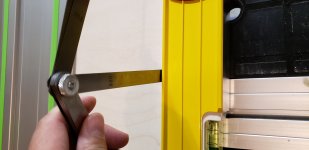center_gap_stabila_level_cut_edge.jpg
